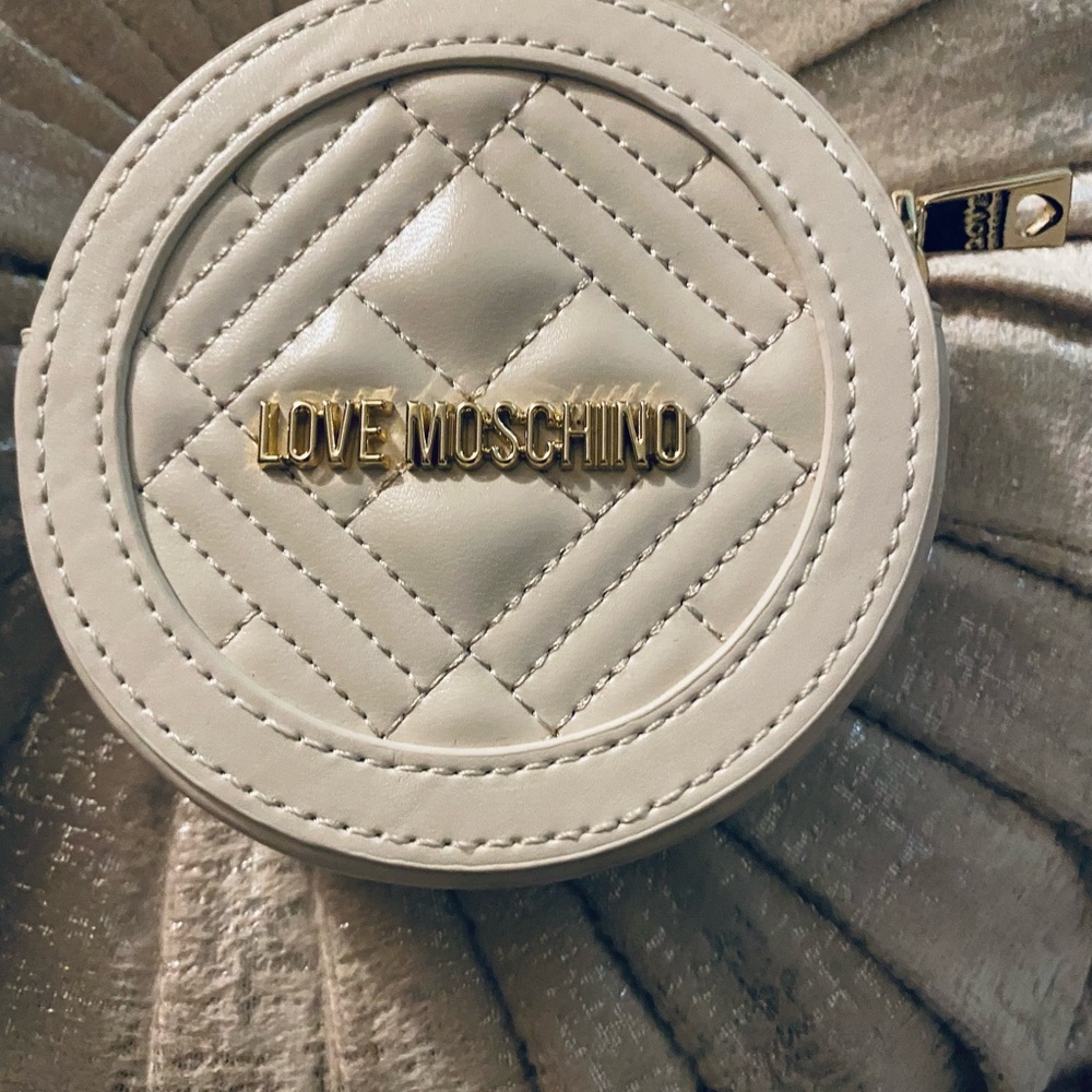 Moschino mini round bag😍😍 - Picture 2 of 5